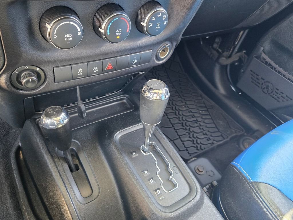 Used 2018 Jeep Wrangler Unlimited Sahara image 19