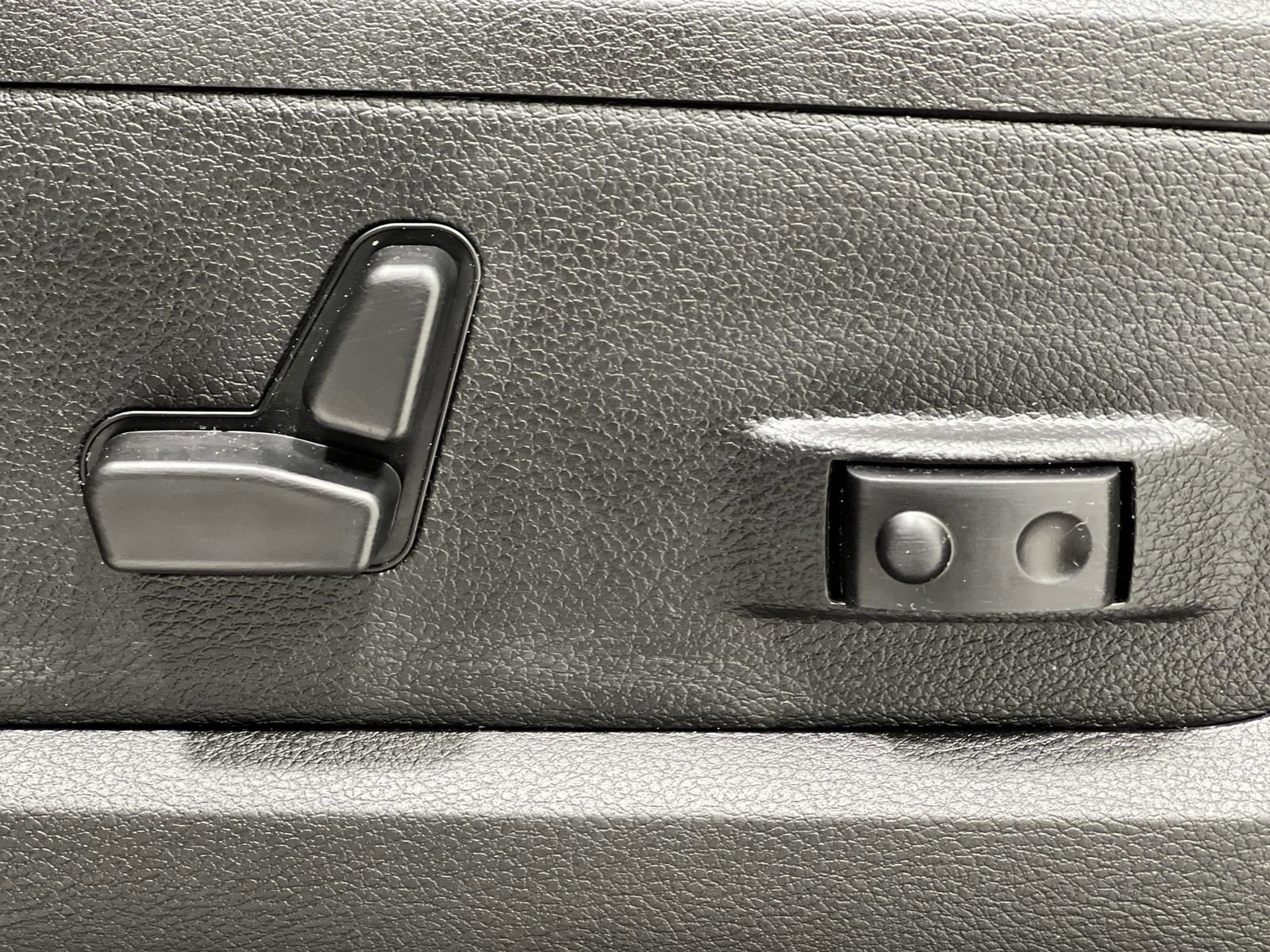 Used 2023 RAM 1500 Classic SLT image 12