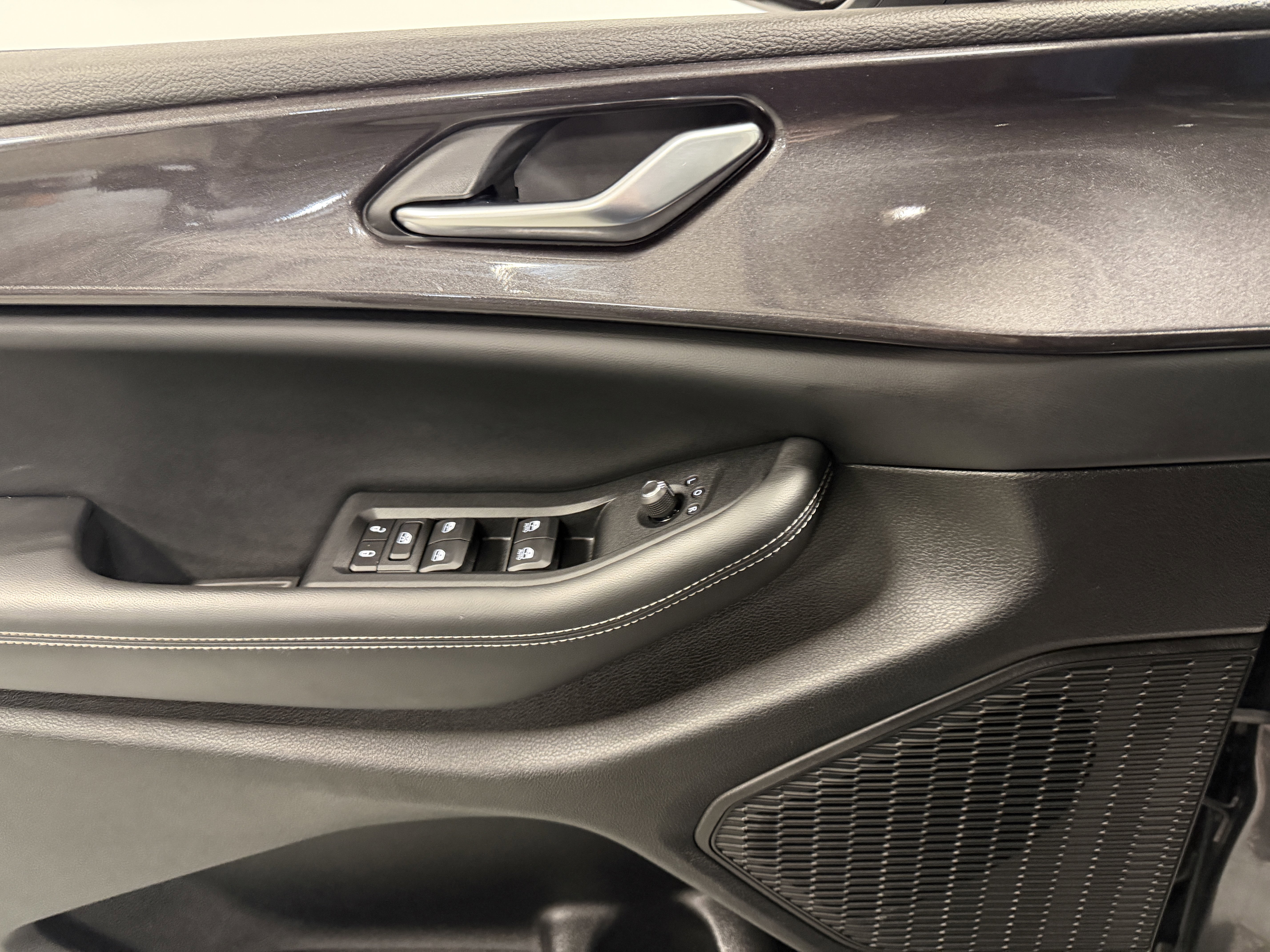 Used 2023 Jeep Grand Cherokee Laredo image 20