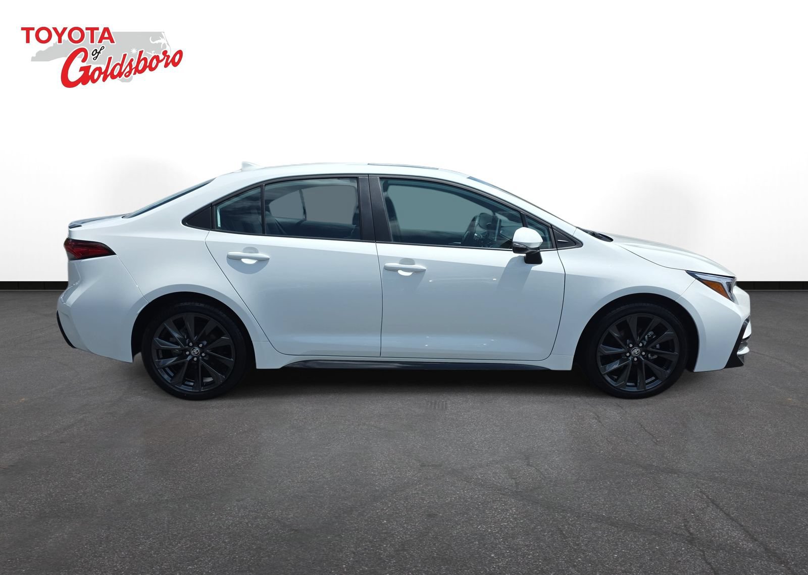 Used 2025 Toyota Corolla XSE FWD image 4