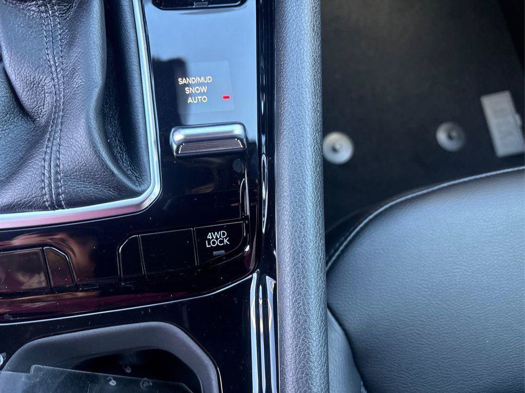 New 2026 Jeep Compass Latitude AWD/4WD image 25