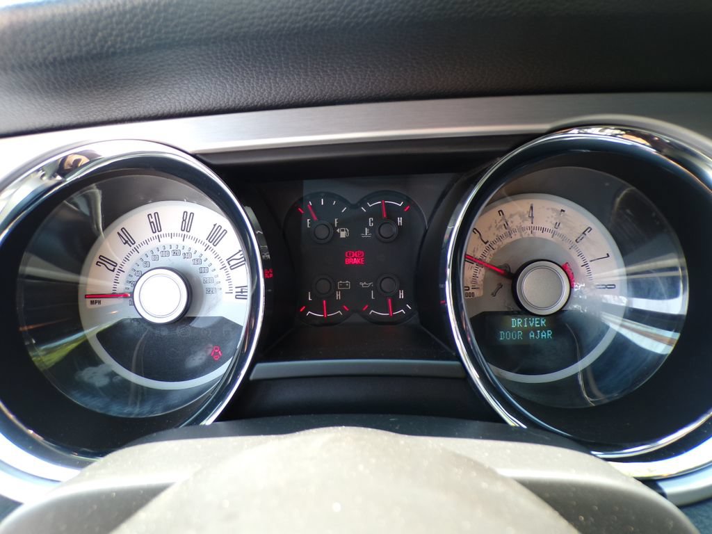 Used 2010 Ford Mustang GT RWD image 19