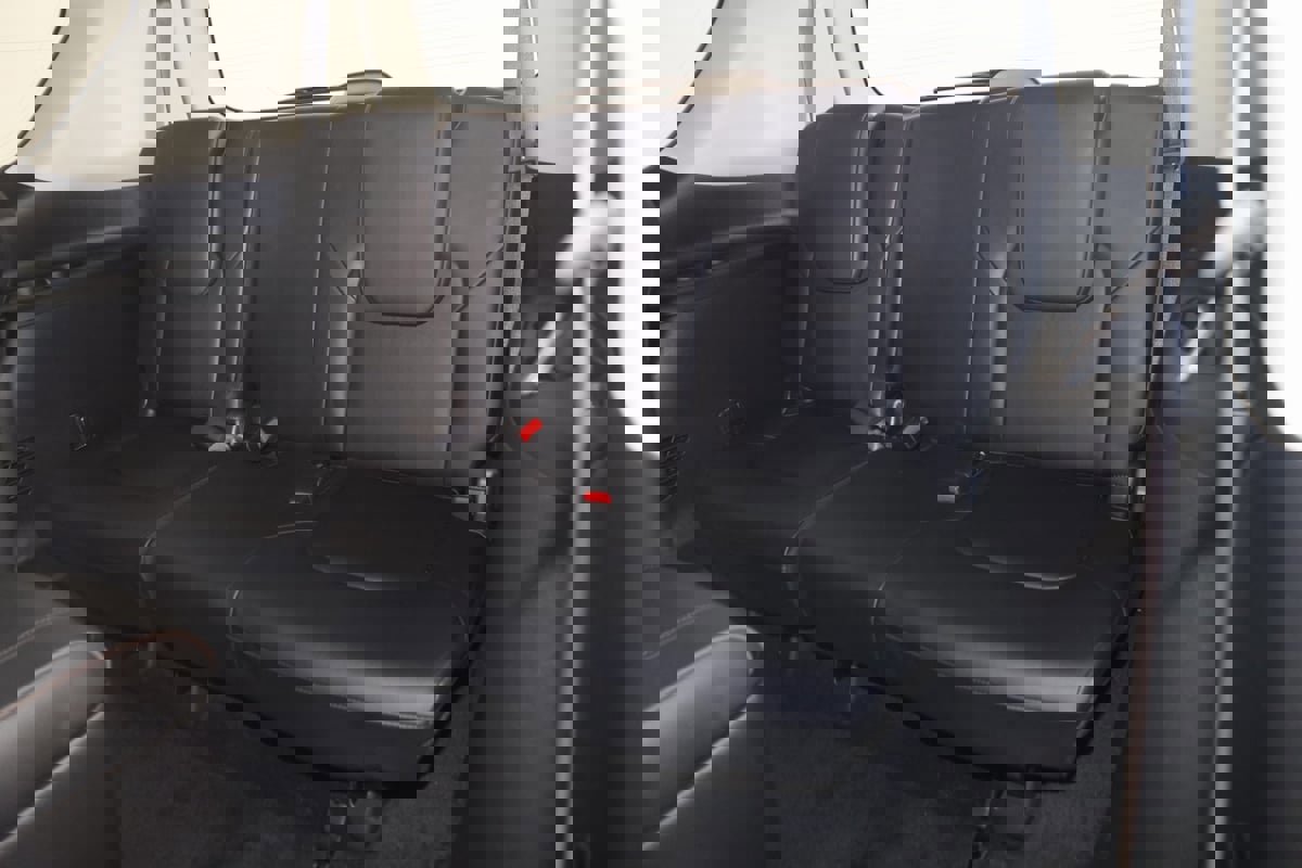 Used 2024 Nissan Armada Platinum w/ Captain's Chairs Package image 57