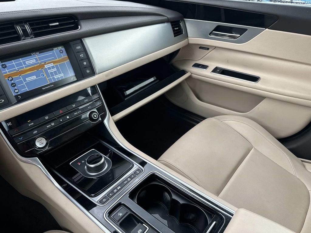 Used 2017 Jaguar XF Premium RWD image 35