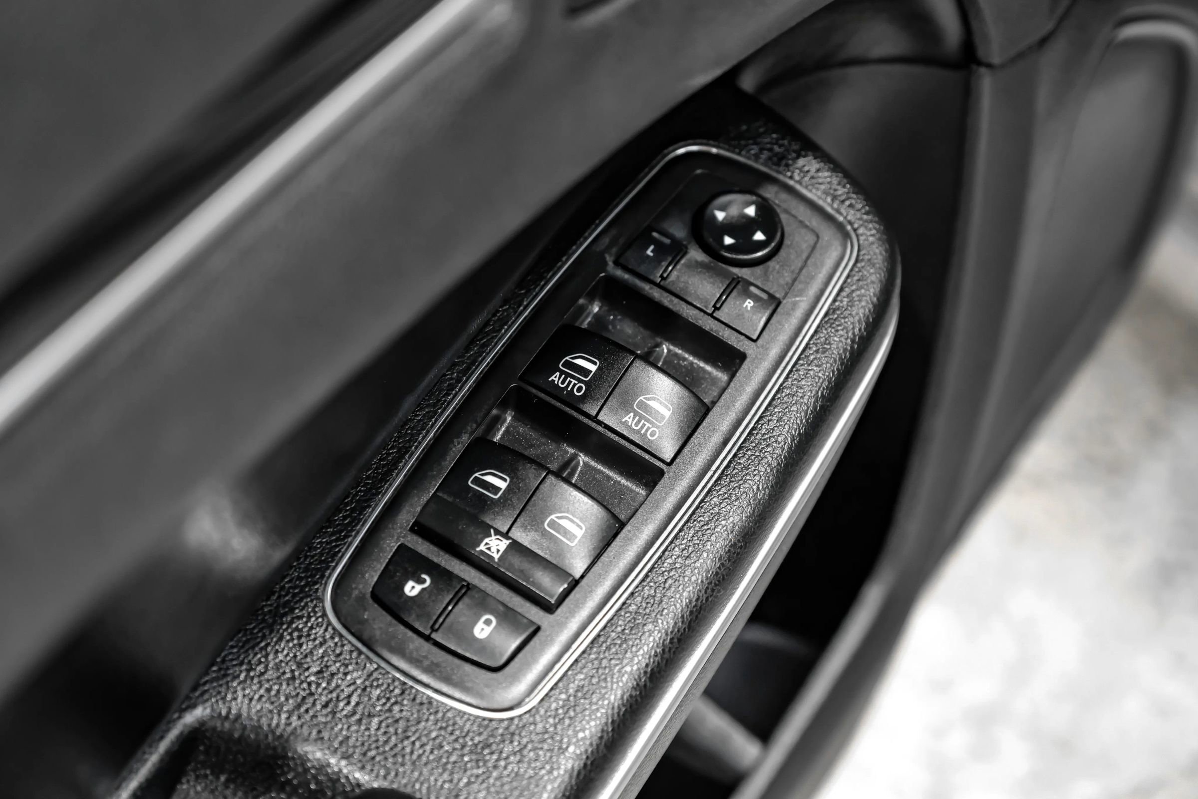 Used 2018 Chrysler 300 S AWD/4WD image 41