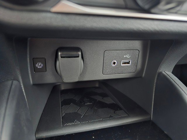 New 2025 Nissan Versa SV w/ Trunk Package FWD image 34