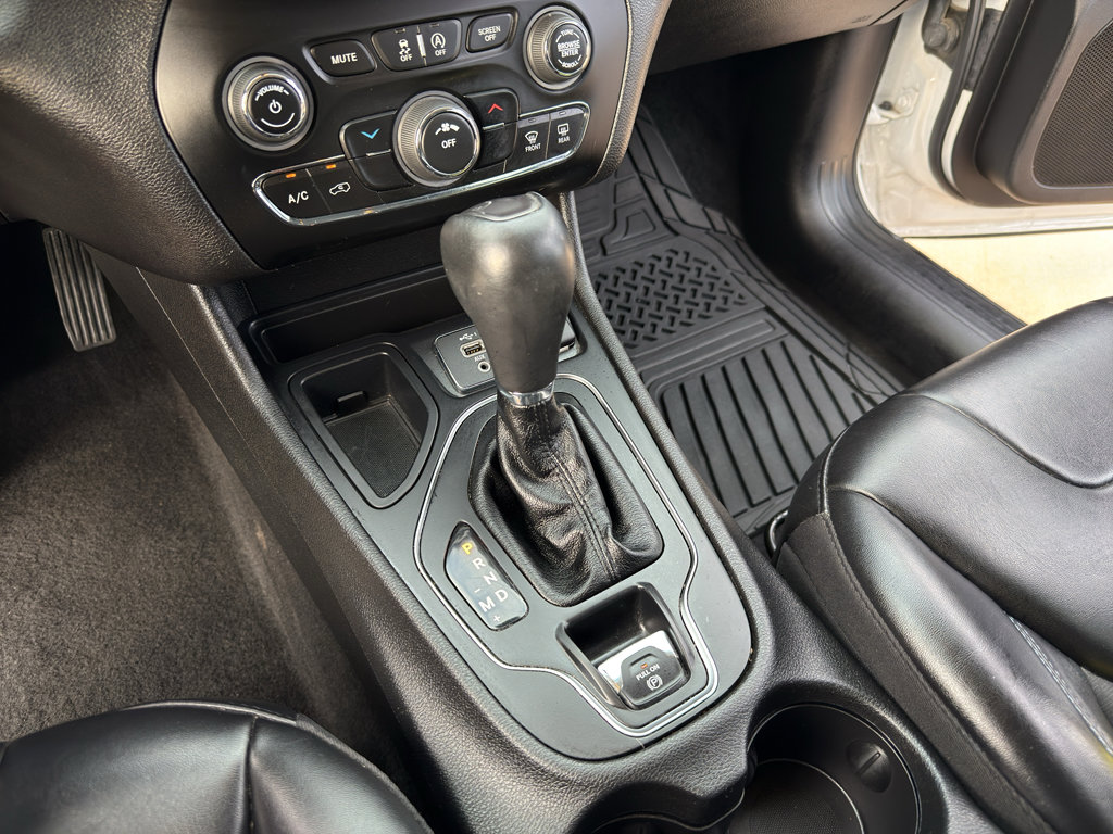 Used 2020 Jeep Cherokee Latitude Plus image 19