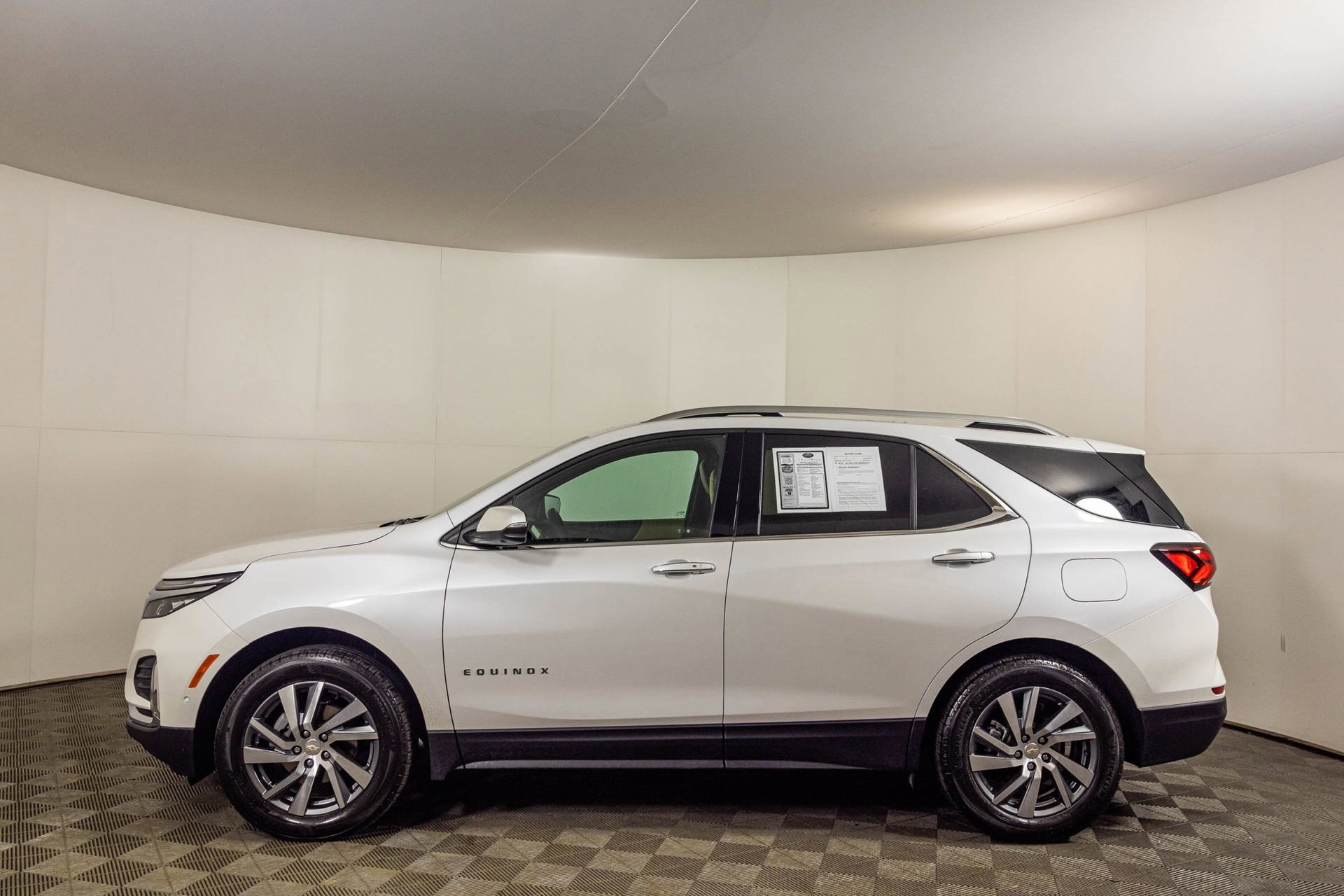 Used 2024 Chevrolet Equinox Premier image 26