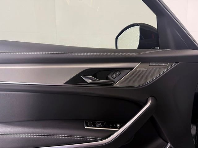 New 2025 Jaguar F-PACE R-Dynamic S image 26