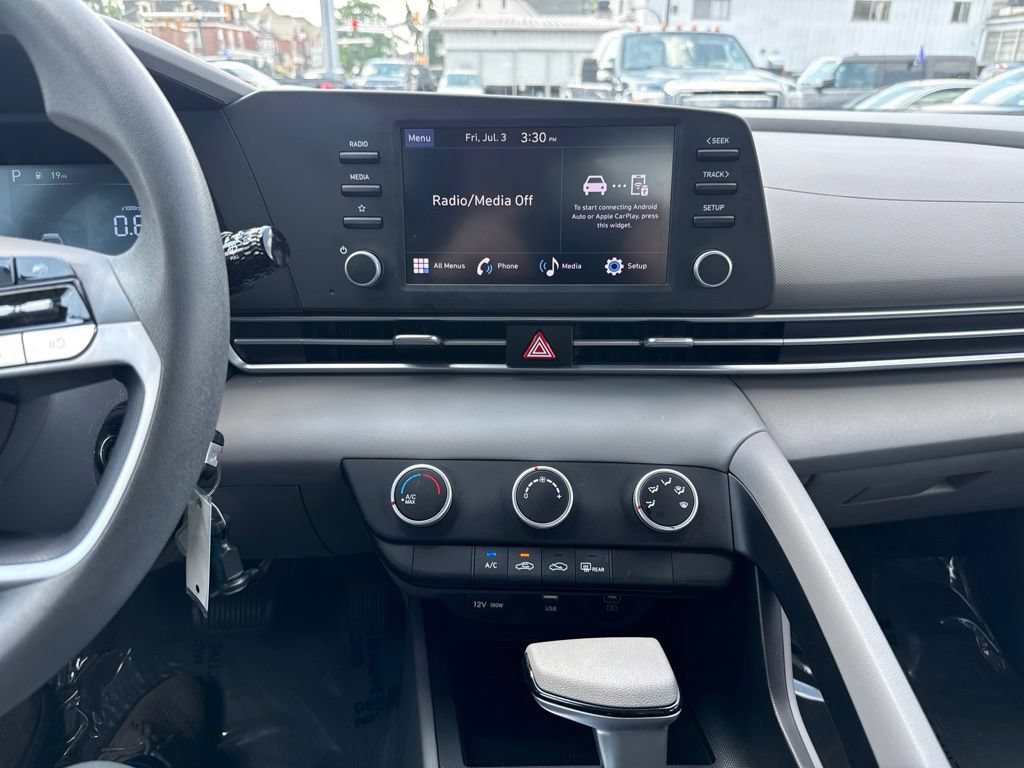 Used 2024 Hyundai Elantra SE FWD image 22