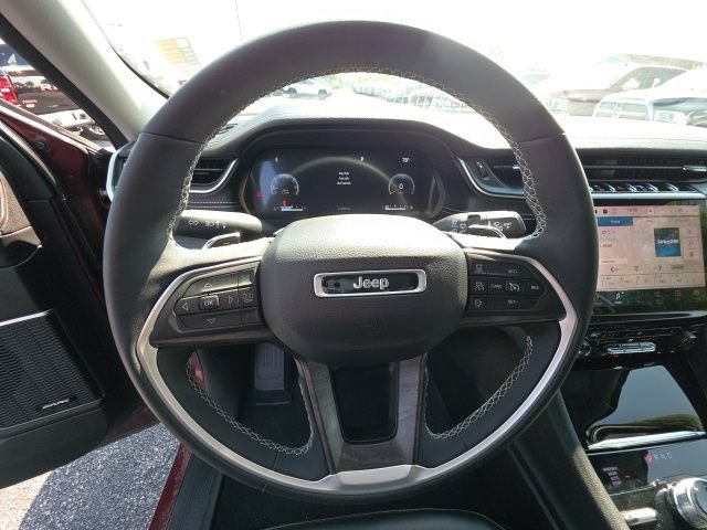 Used 2023 Jeep Grand Cherokee Limited w/ Black Appearance Package AWD/4WD image 22