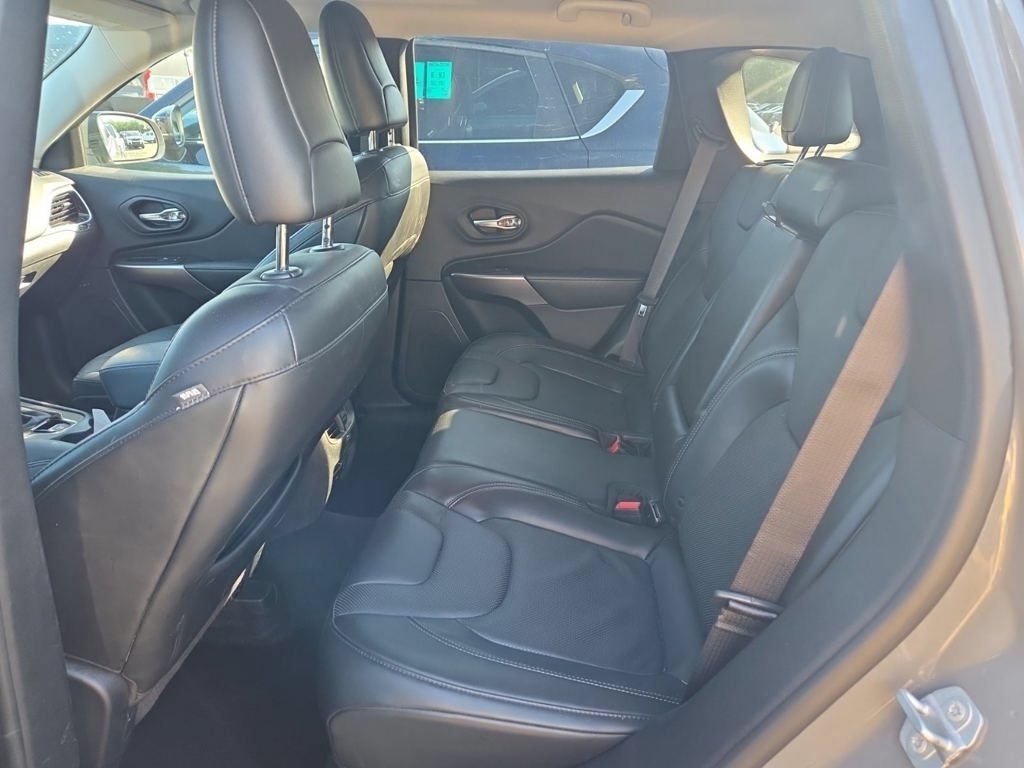 Used 2019 Jeep Cherokee Limited AWD/4WD image 20