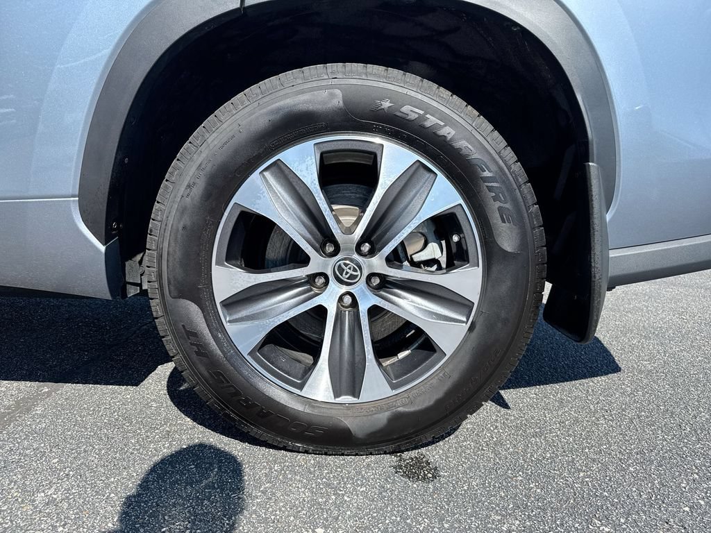 Used 2023 Toyota Highlander XLE AWD/4WD image 28