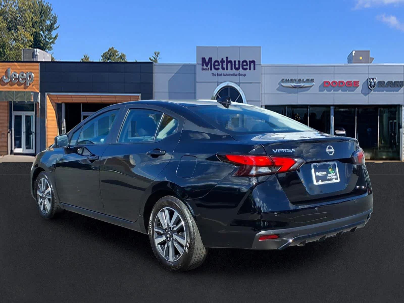 Used 2024 Nissan Versa SV FWD image 7