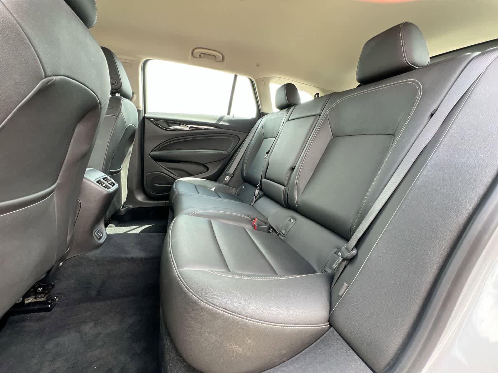 Used 2018 Buick Regal Essence w/ Driver Confidence Package #1 AWD/4WD image 19