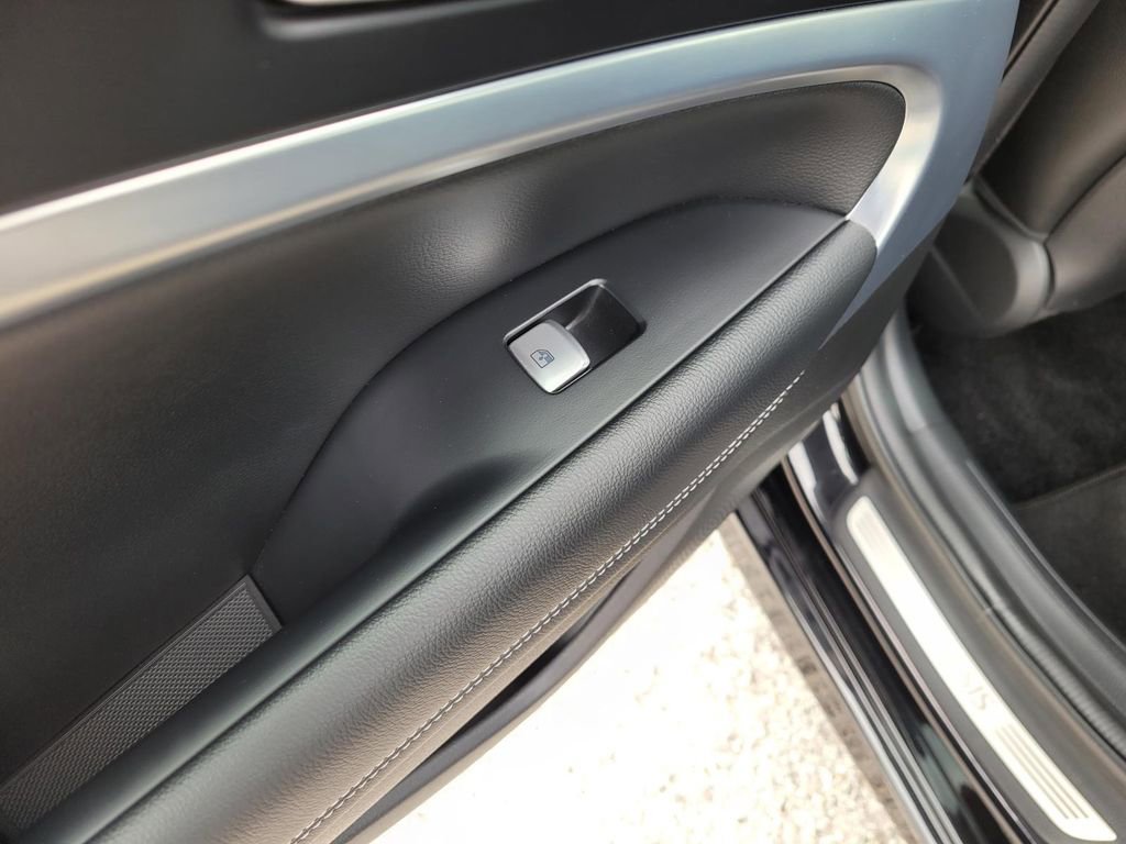 Used 2022 Genesis G70 2.0T image 17