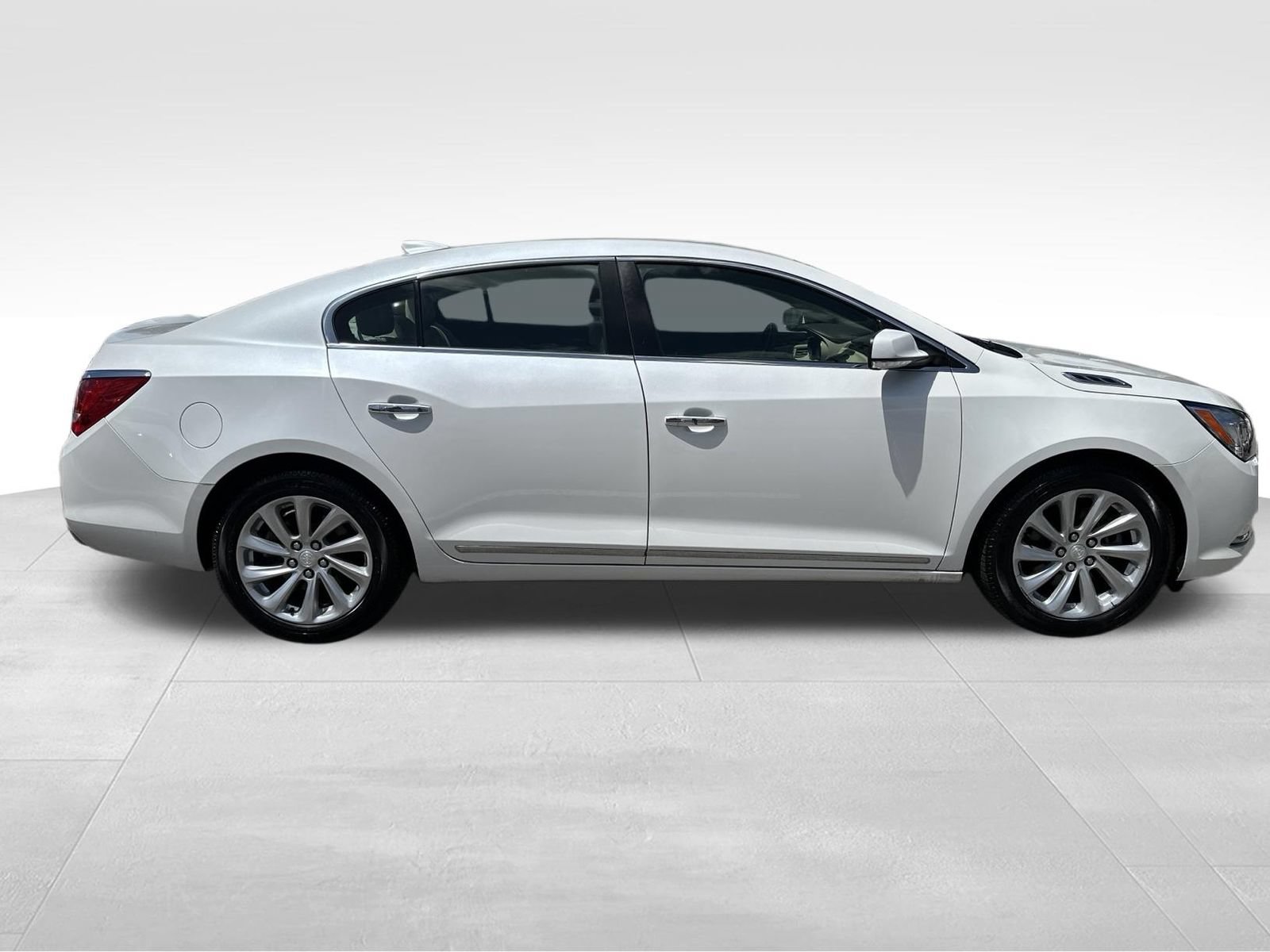 Used 2016 Buick LaCrosse Leather w/ Experience Buick Package FWD image 4