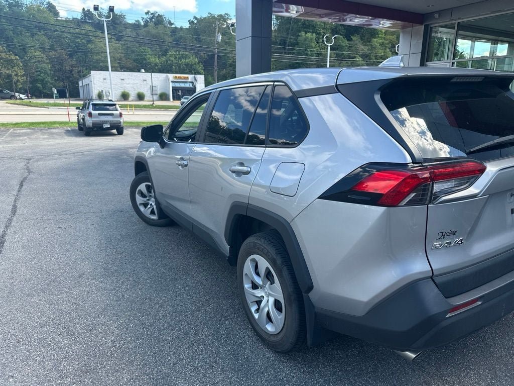 Used 2023 Toyota RAV4 LE AWD/4WD image 9