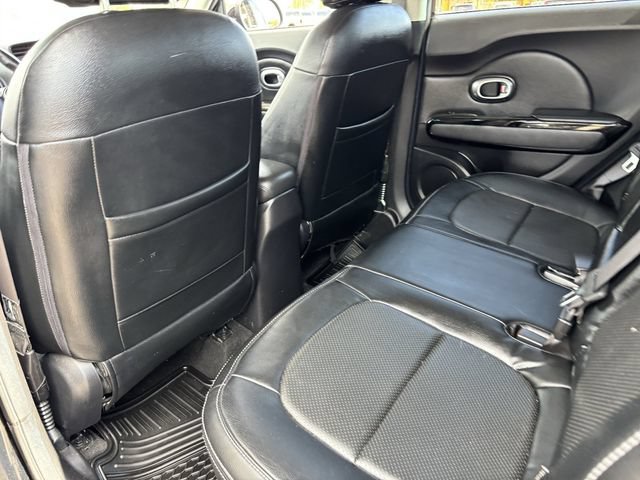 Used 2015 Kia Soul ! FWD image 17