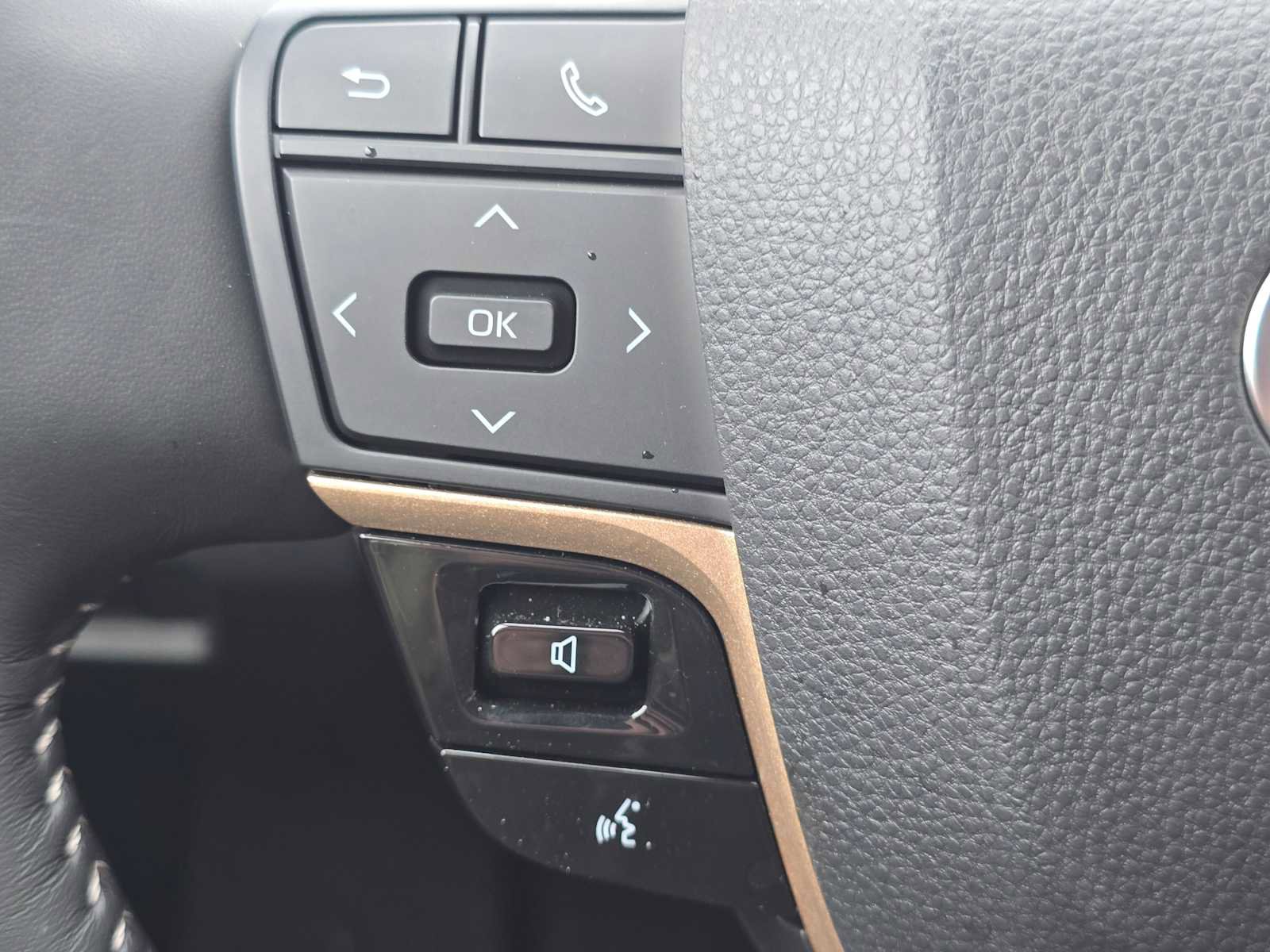 Used 2025 Toyota Crown Signia XLE image 37