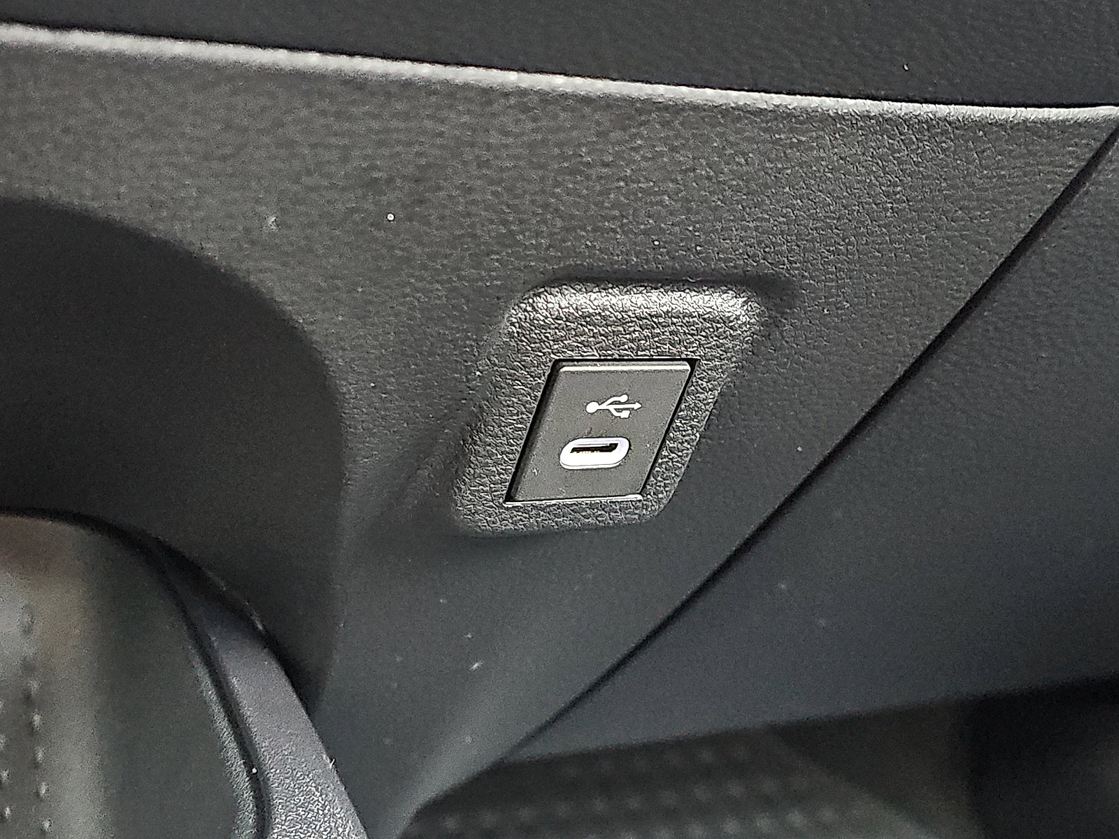 Used 2025 Toyota Corolla LE image 23