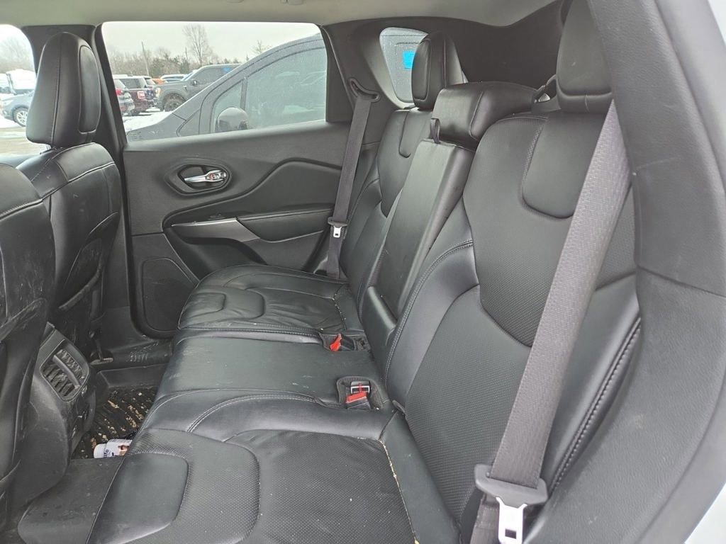 Used 2022 Jeep Cherokee Latitude Lux w/ Sun & Sound Group AWD/4WD image 16