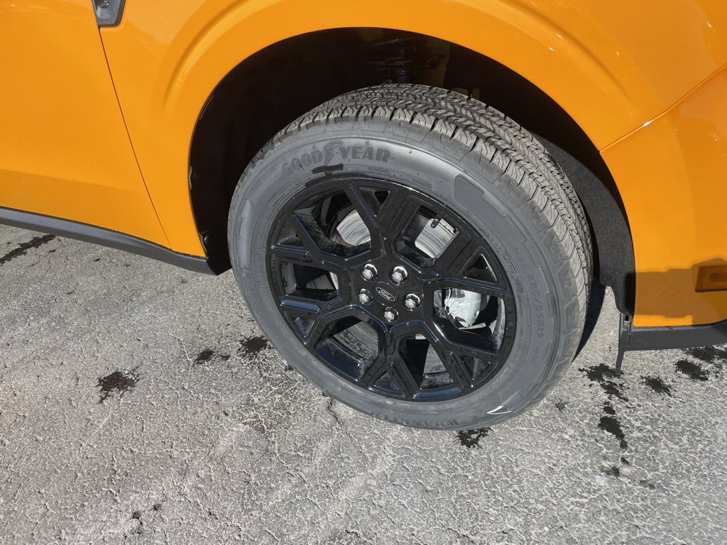 New 2026 Ford Maverick XLT w/ XLT Luxury Package image 3