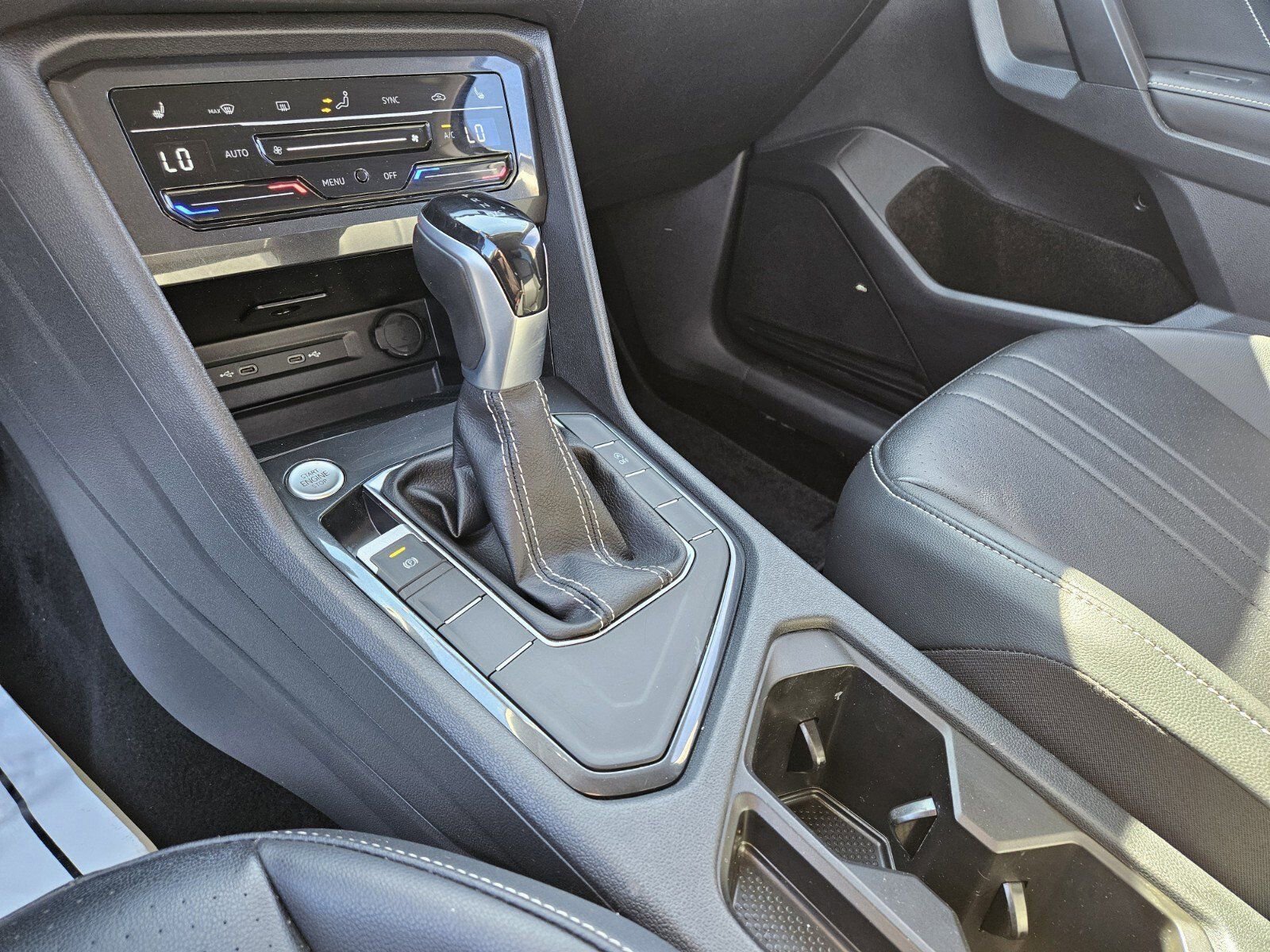 Used 2024 Volkswagen Tiguan SE image 24