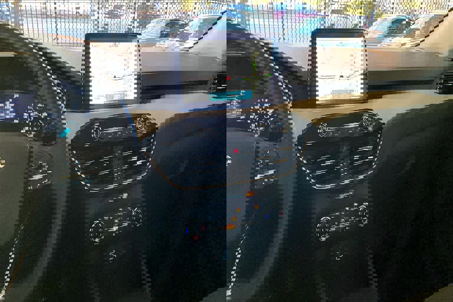 Used 2022 Ford Escape SE w/ SE Sport Appearance Package image 6