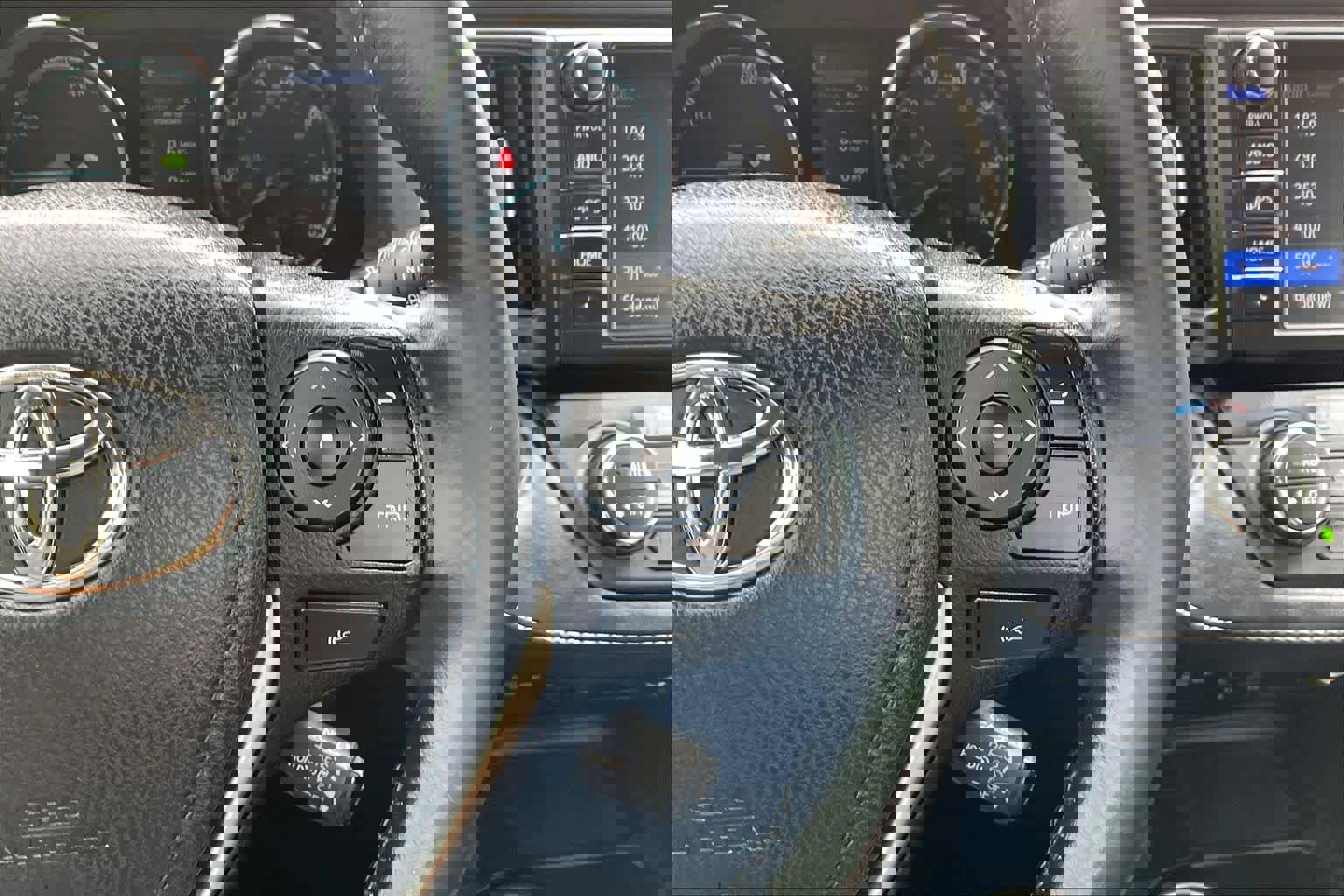 Used 2018 Toyota RAV4 Limited image 24