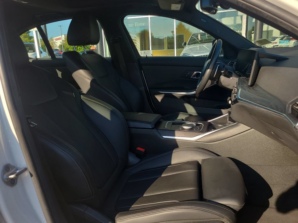 Used 2024 BMW 330i Sedan RWD image 17