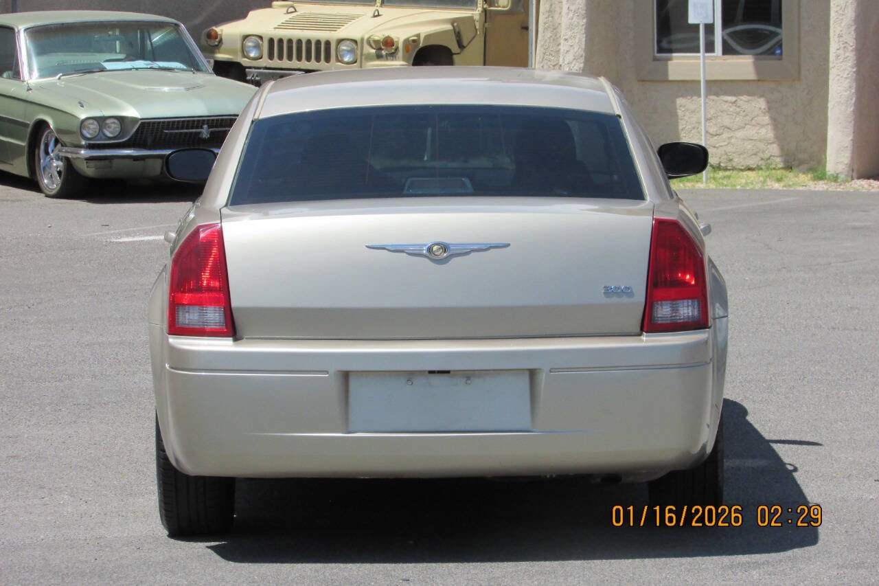 Used 2006 Chrysler 300 w/ Sound Group RWD image 6