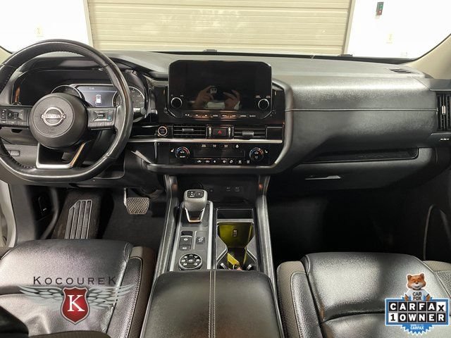 Used 2024 Nissan Pathfinder SL w/ Black Appearance Package AWD/4WD image 14