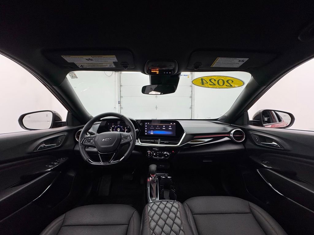 Used 2024 Chevrolet Trax RS w/ Driver Confidence Package FWD image 3