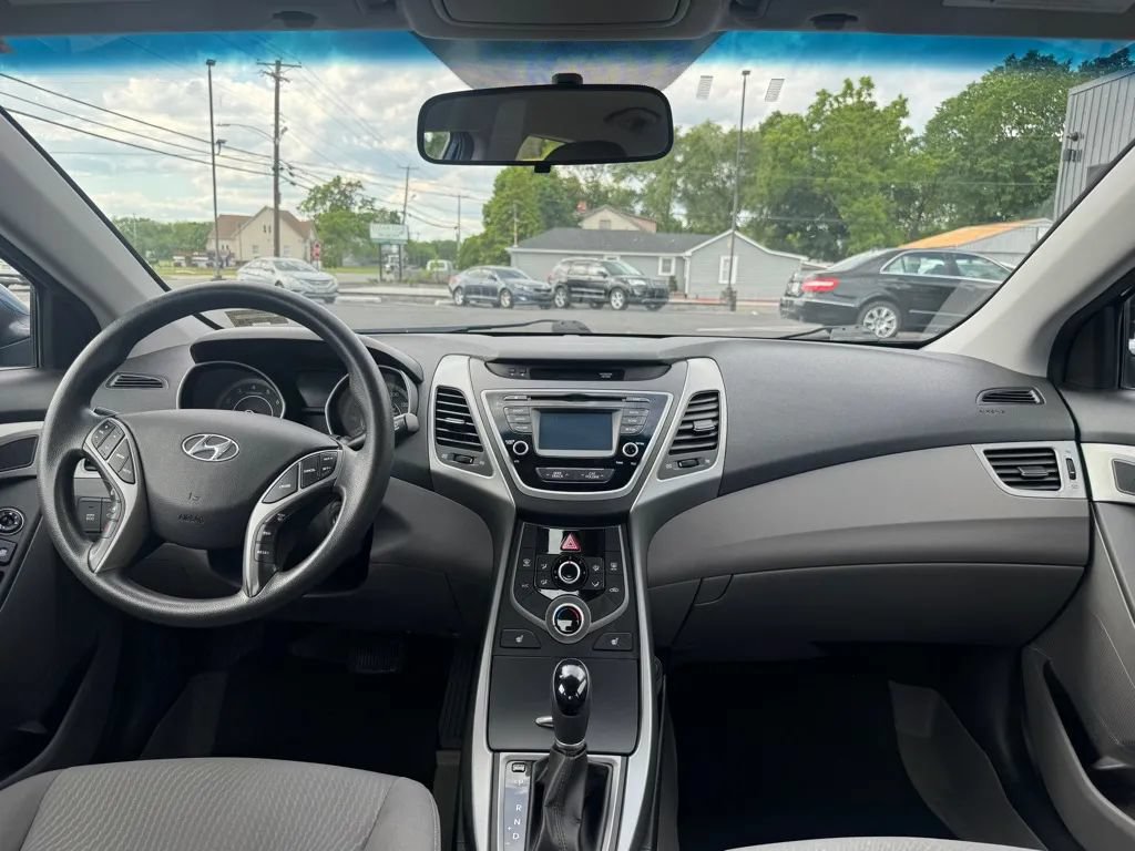 Used 2014 Hyundai Elantra SE w/ Option Group 02 FWD image 9