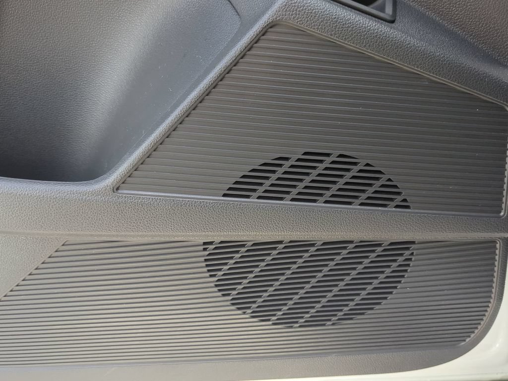 Certified 2022 Volkswagen Taos SE FWD image 18