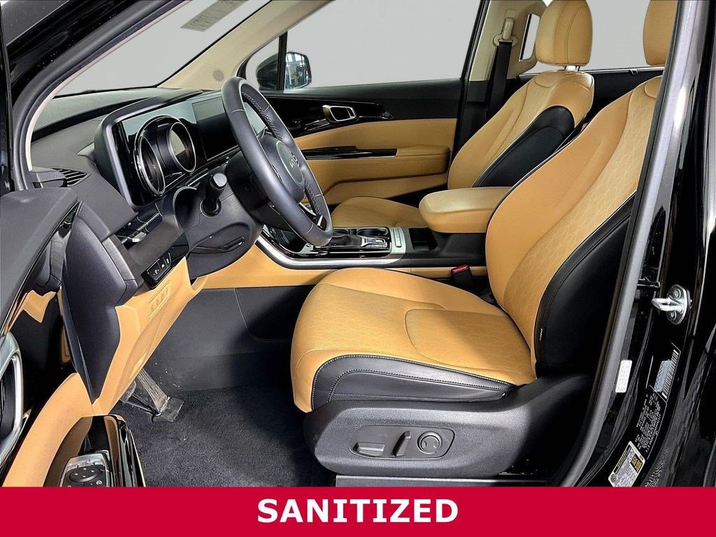 Used 2024 Kia Carnival EX FWD image 19