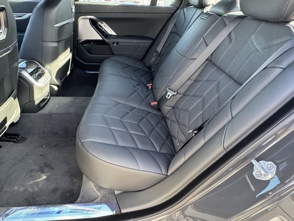 New 2026 BMW 750e xDrive w/ Executive Package image 29