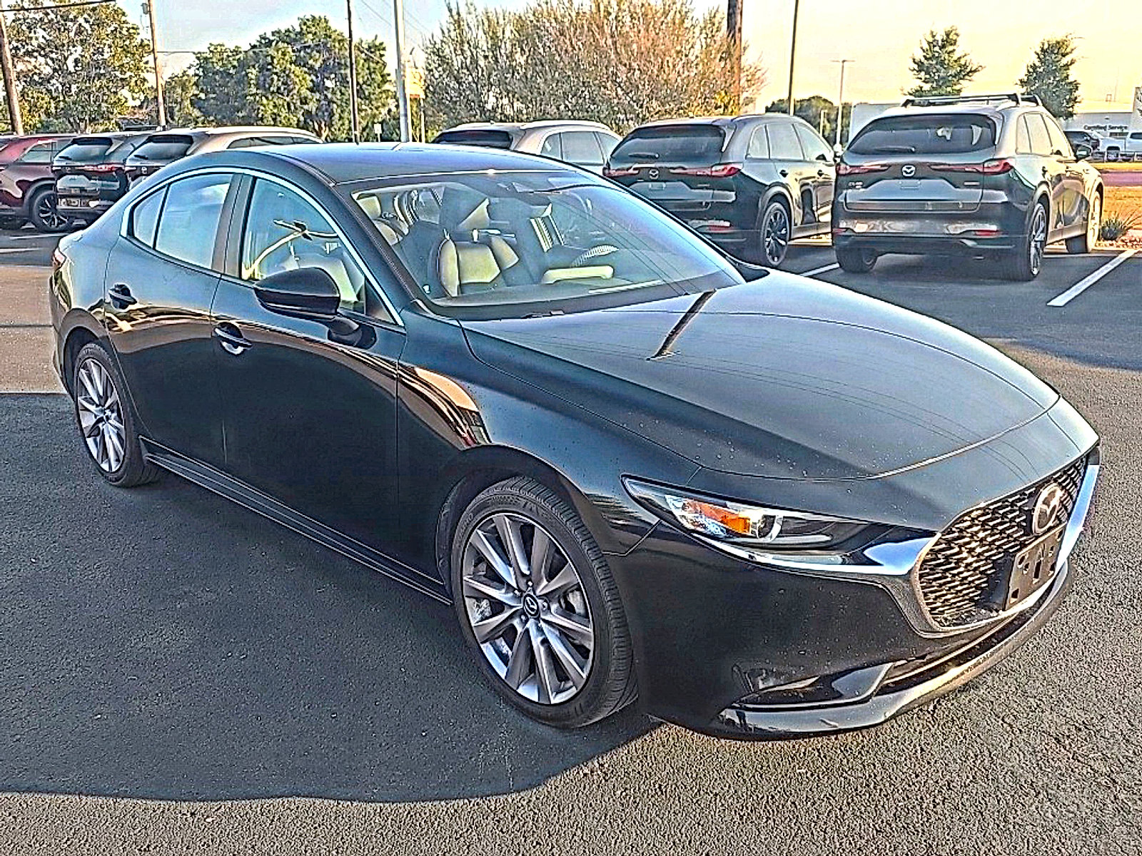 Used 2019 MAZDA MAZDA3 Sedan w/ Preferred Package FWD image 3