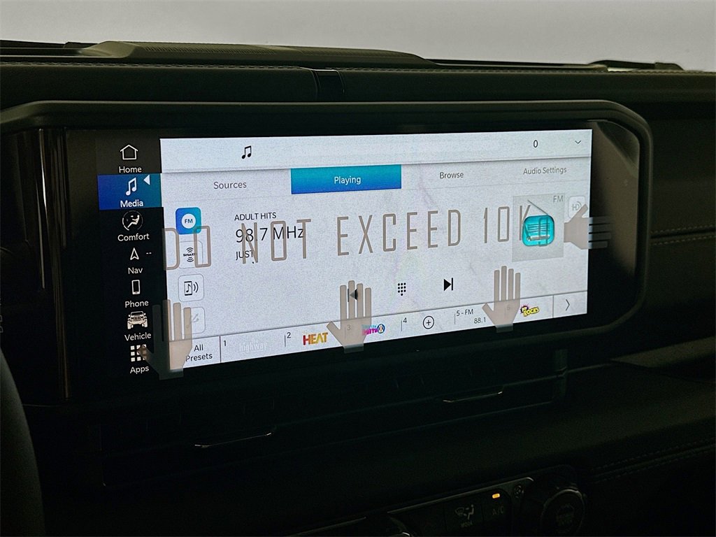 New 2025 Jeep Gladiator Sport w/ Premium Package image 13