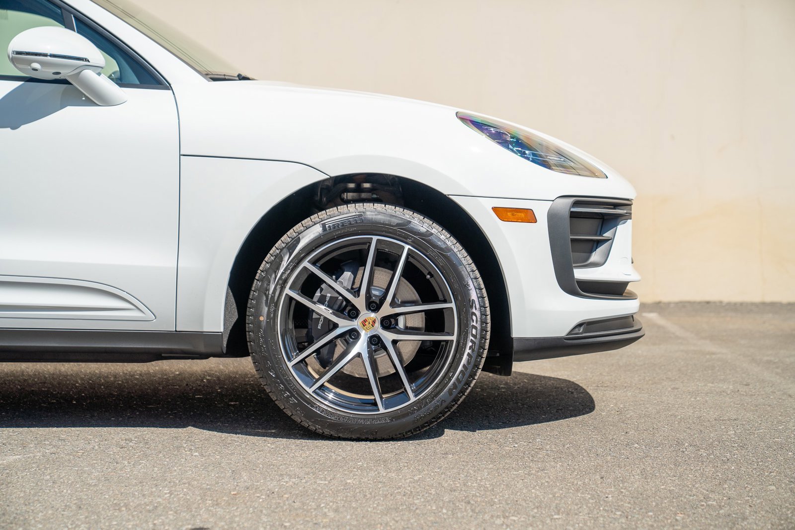 Certified 2025 Porsche Macan image 9