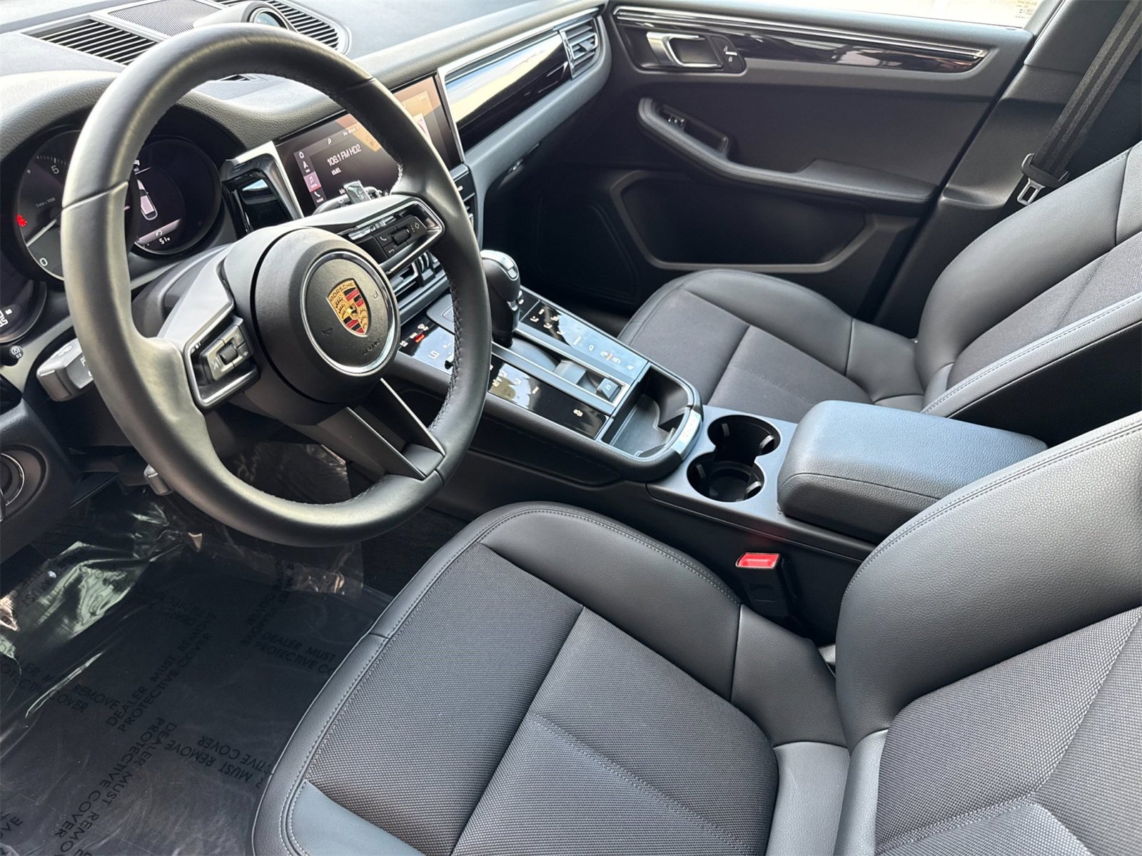 Used 2025 Porsche Macan image 4