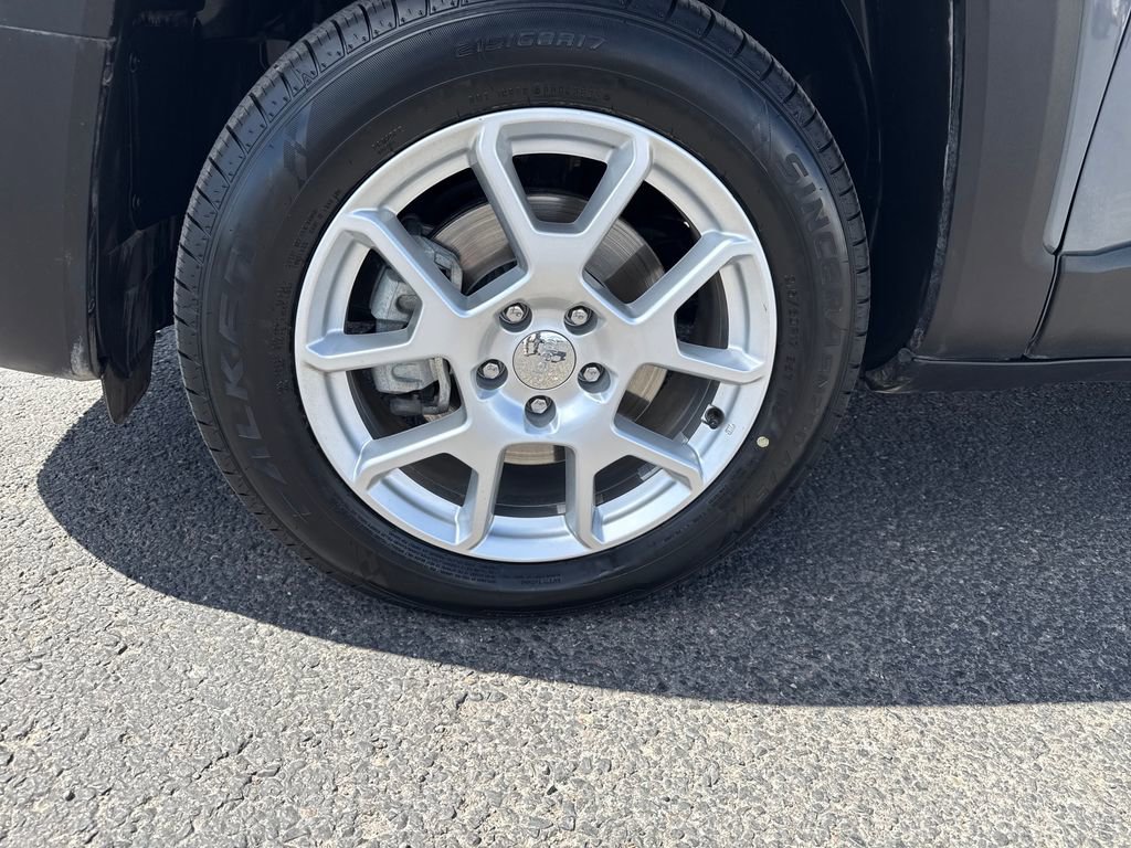 Used 2020 Jeep Renegade Latitude w/ Cold Weather Group image 27