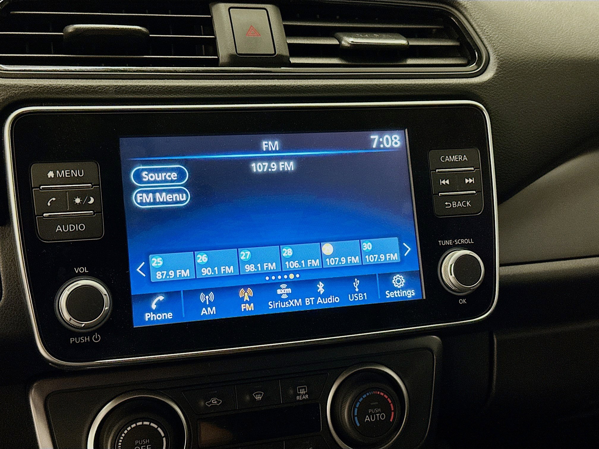 Used 2025 Nissan Leaf S image 21