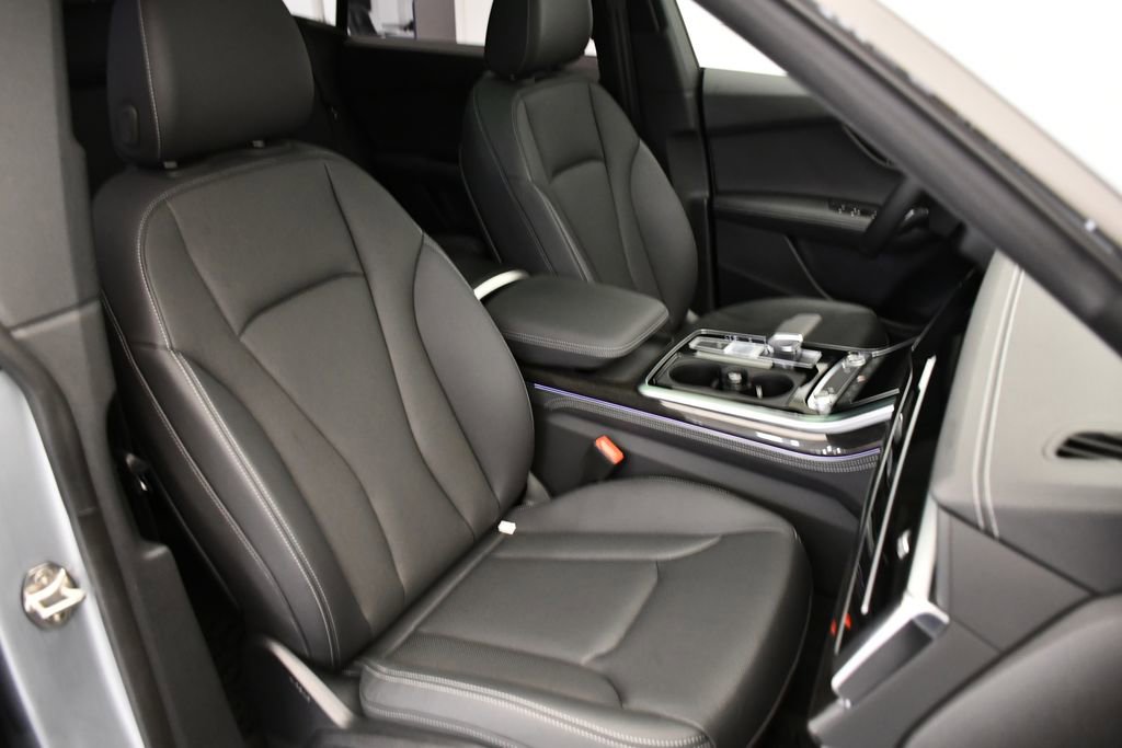 Used 2025 Audi Q8 Premium Plus image 48