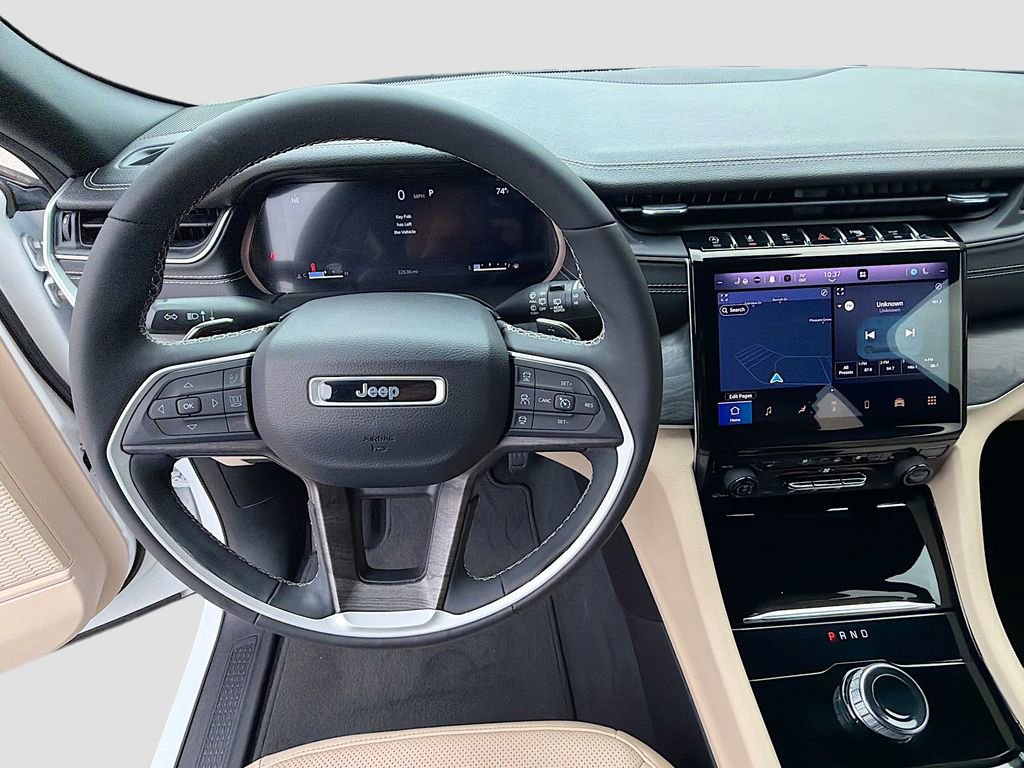 Used 2023 Jeep Grand Cherokee Limited w/ Luxury Tech Group II RWD image 39