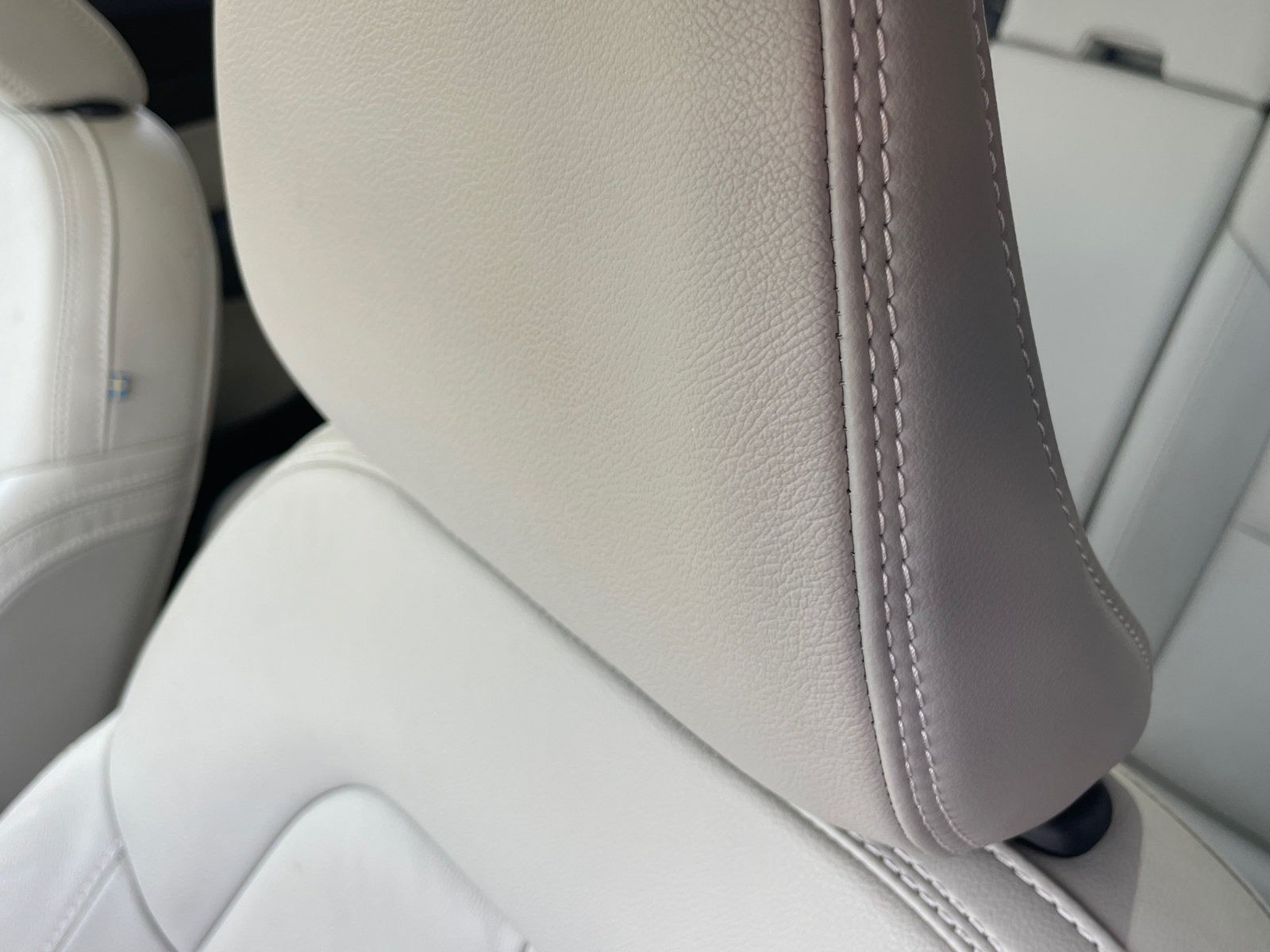 Used 2023 Volvo XC40 B5 Ultimate w/ Protection Package Premier AWD/4WD image 12