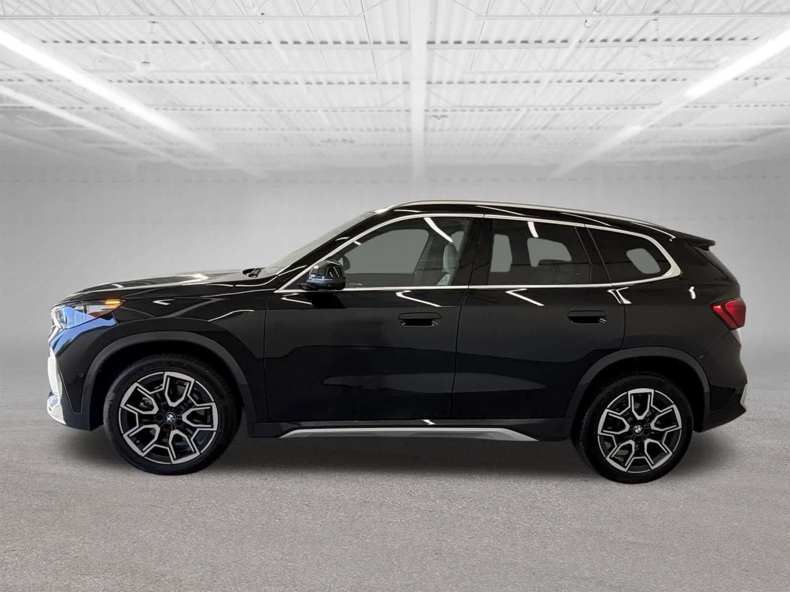 Used 2025 BMW X1 xDrive28i w/ Premium Package AWD/4WD image 2