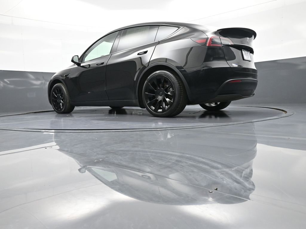 Used 2023 Tesla Model Y Long Range image 33
