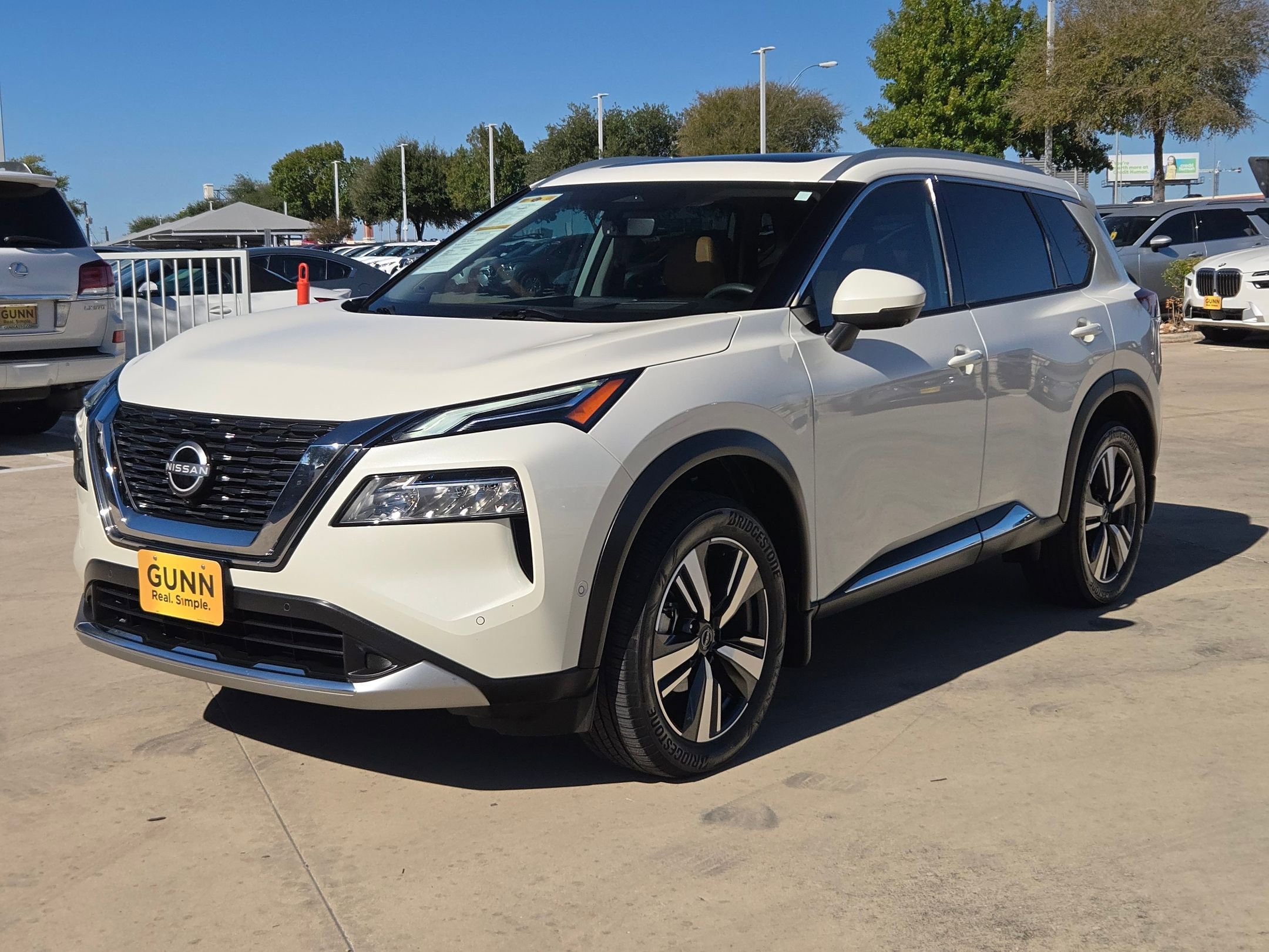 Used 2023 Nissan Rogue Platinum w/ Platinum Premium Package image 3